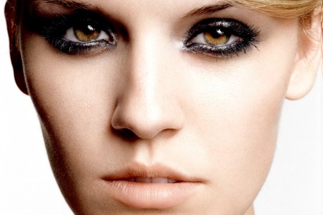 metallic eyes