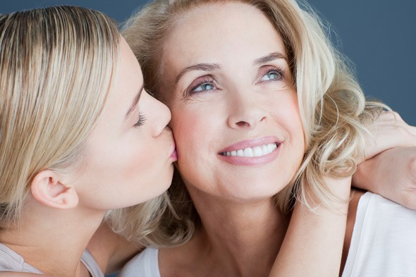 mother-daughter-older-alamy