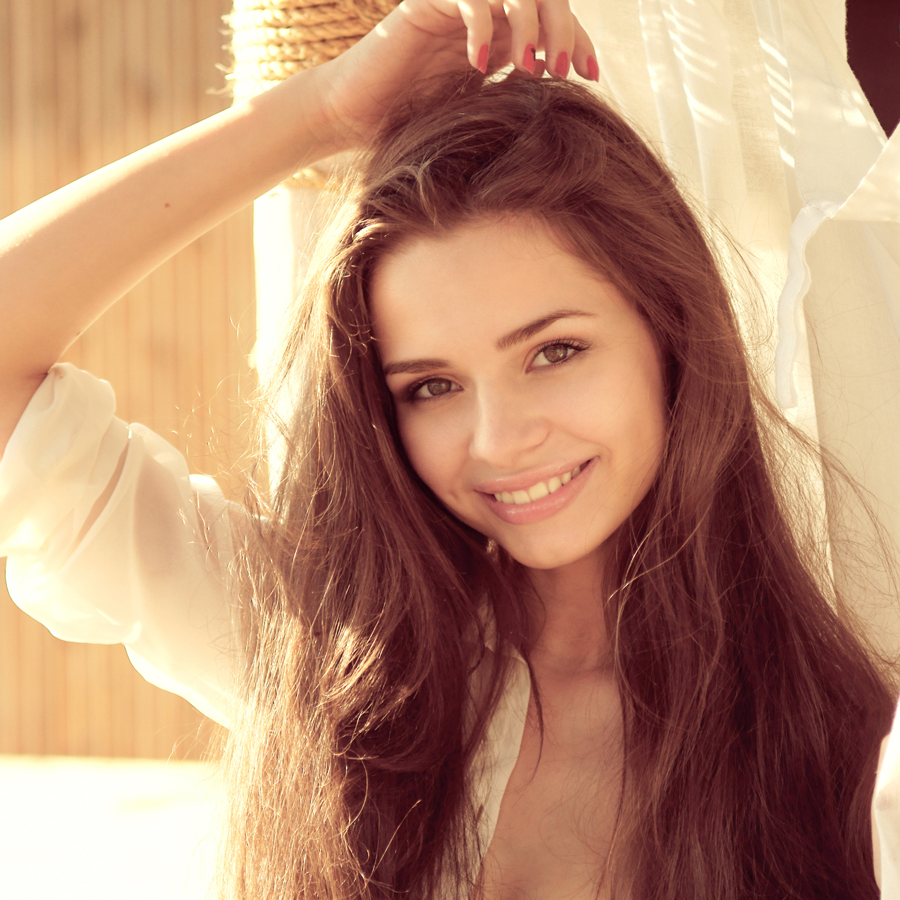 freegreatpicture-com-52471-shoulder-length-hair-beauty-with-a-smile-the-characters